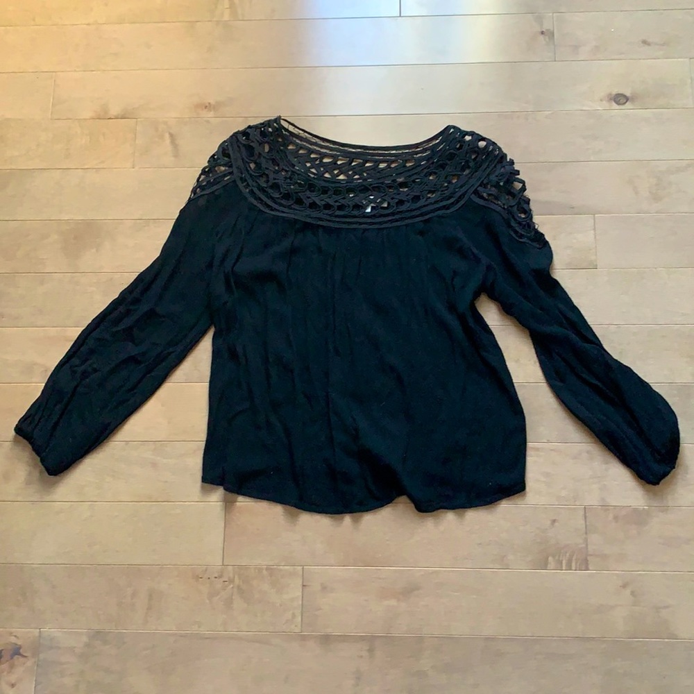 Heartloom black top